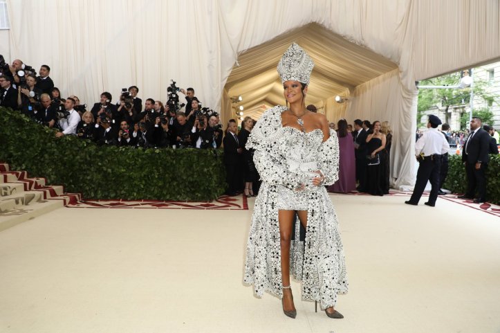 red-carpet-met-gala-2082-rihanna-superJumbo.jpg