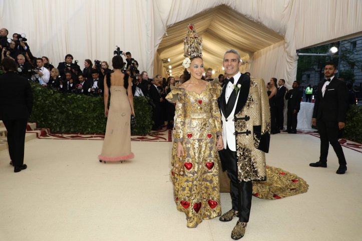 red-carpet-met-gala-3371-sarah-jessica-parker-and-andy-cohen-superJumbo.jpg